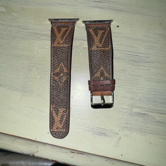 Louis Vuitton Apple Watch band - Picture 1 of 3
